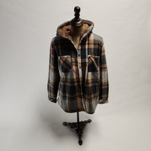 Load image into Gallery viewer, Realtree Women's Fleece & Sherpa Lined Button Up