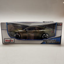 Load image into Gallery viewer, Maisto Diecast Car Model