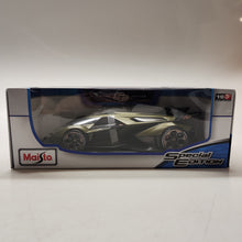 Load image into Gallery viewer, Maisto Diecast Car Model