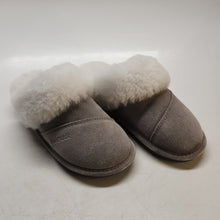Load image into Gallery viewer, Nuknuuk Women's Leather Slippers