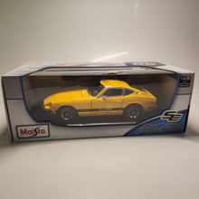Load image into Gallery viewer, Maisto Diecast Car Model