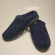 Load image into Gallery viewer, Dearfoams Men's Memory Foam Slippers
