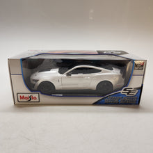 Load image into Gallery viewer, Maisto Diecast Car Model