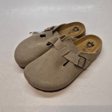 Load image into Gallery viewer, Royal Canadian Women's Slip On Shoes
