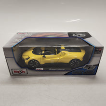 Load image into Gallery viewer, Maisto Diecast Car Model
