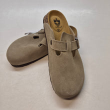 Load image into Gallery viewer, Royal Canadian Women's Slip On Shoes