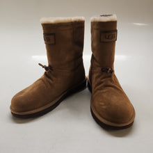Load image into Gallery viewer, Ugg Classic Short Toggler
