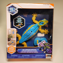 Load image into Gallery viewer, HEX BOTS: Wall Crawler Chameleon
